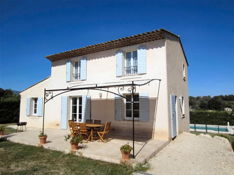 fa&ccedil;ade au sud-est du gite VacanceLuberon.fr