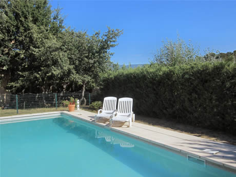 vue sur le Luberon depuis la piscine